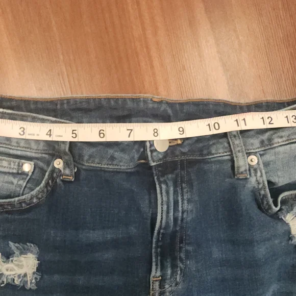 H & M Girlfriend Fit Distressed Jeans Stretch size 10 EUC - Picture 8 of 10